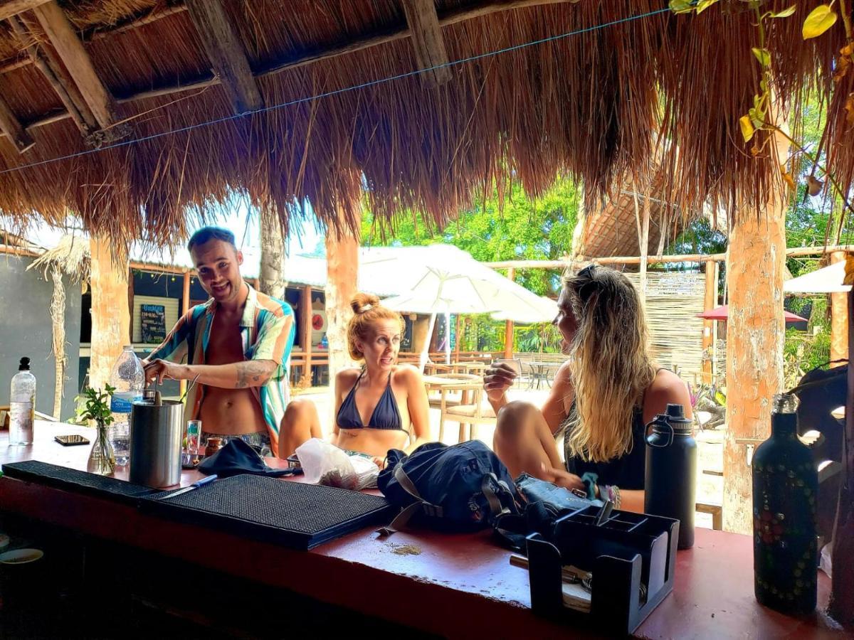 The All Inclusive Hostel - Food, Drinks And Transportation To The Beach And Cenotes トゥルム エクステリア 写真