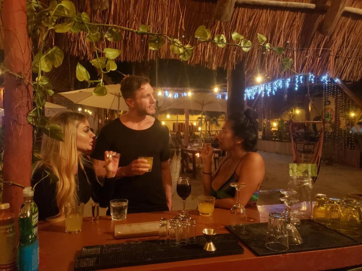 The All Inclusive Hostel - Food, Drinks And Transportation To The Beach And Cenotes トゥルム エクステリア 写真
