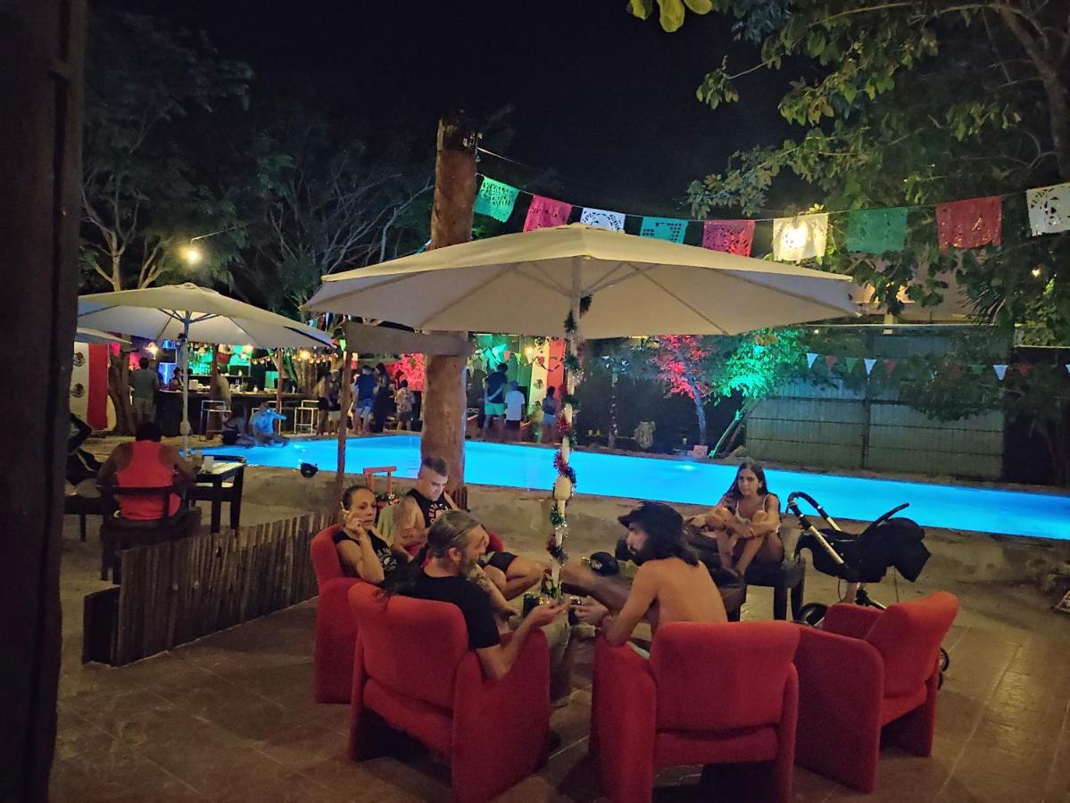 The All Inclusive Hostel - Food, Drinks And Transportation To The Beach And Cenotes トゥルム エクステリア 写真