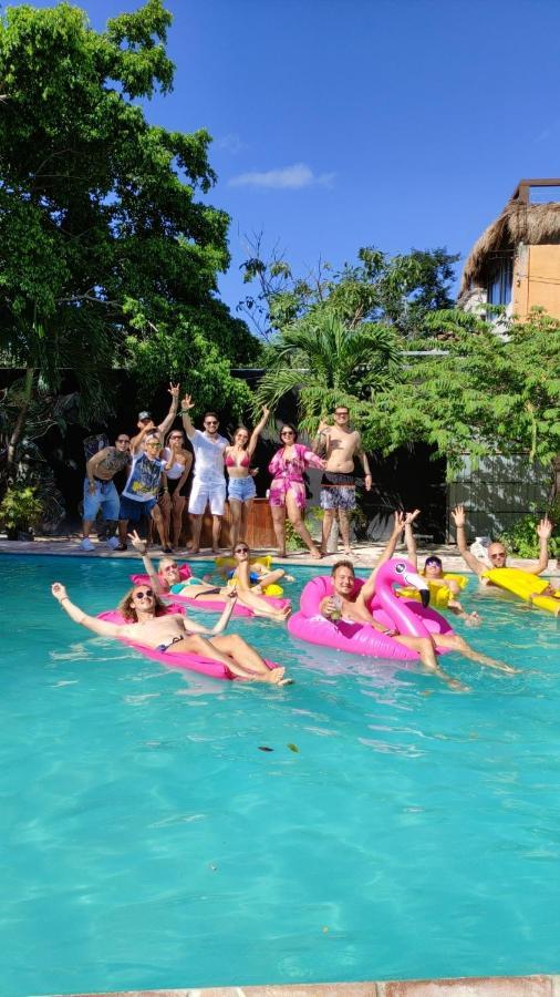 The All Inclusive Hostel - Food, Drinks And Transportation To The Beach And Cenotes トゥルム エクステリア 写真