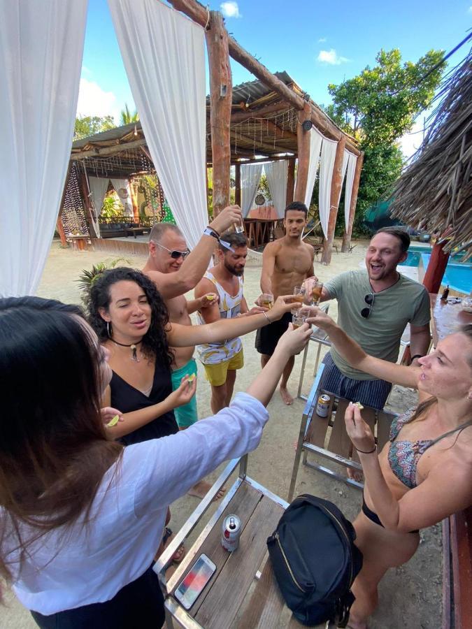 The All Inclusive Hostel - Food, Drinks And Transportation To The Beach And Cenotes トゥルム エクステリア 写真