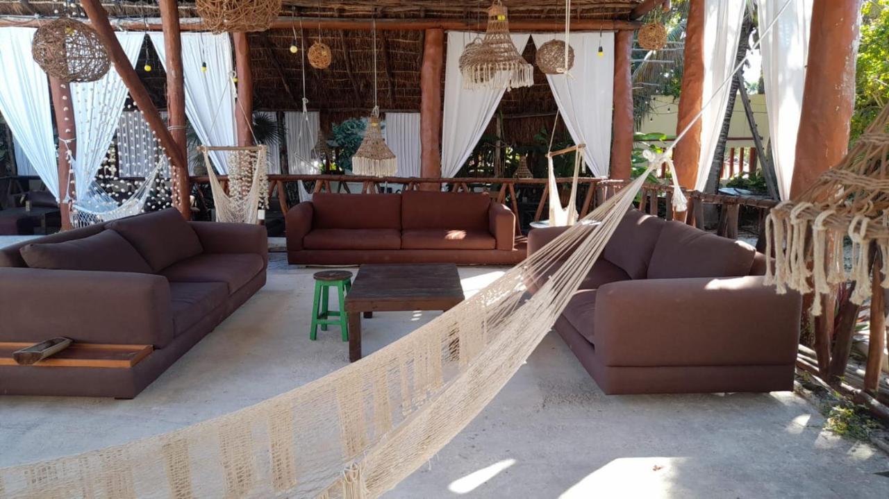 The All Inclusive Hostel - Food, Drinks And Transportation To The Beach And Cenotes トゥルム エクステリア 写真