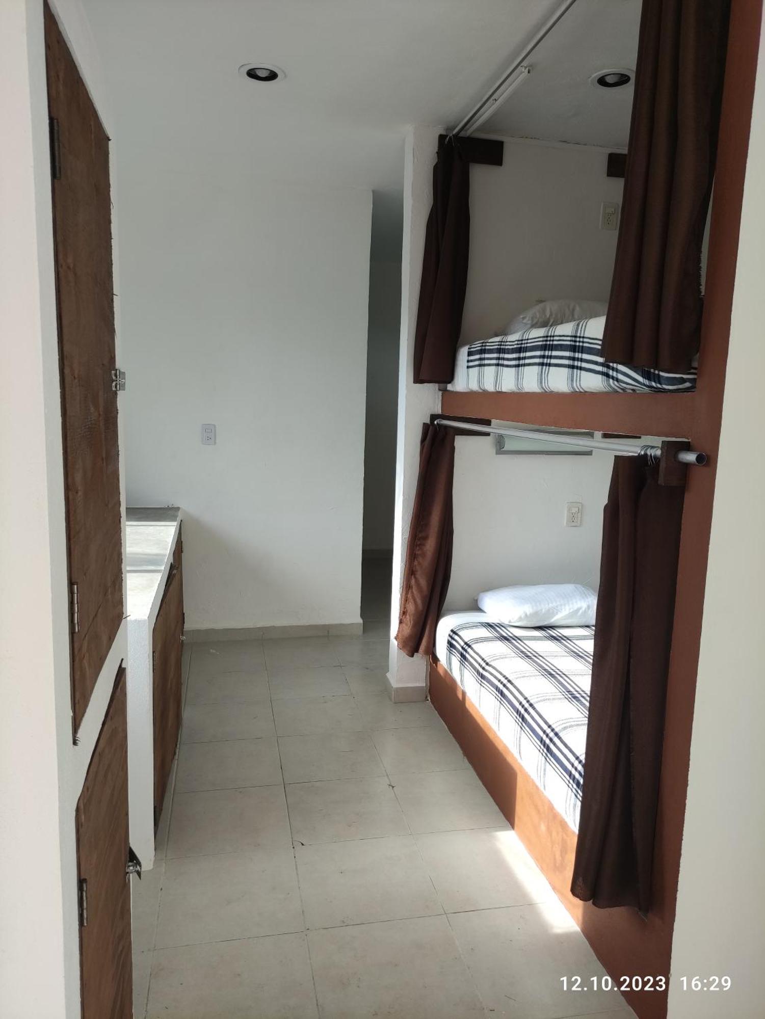 The All Inclusive Hostel - Food, Drinks And Transportation To The Beach And Cenotes トゥルム 部屋 写真
