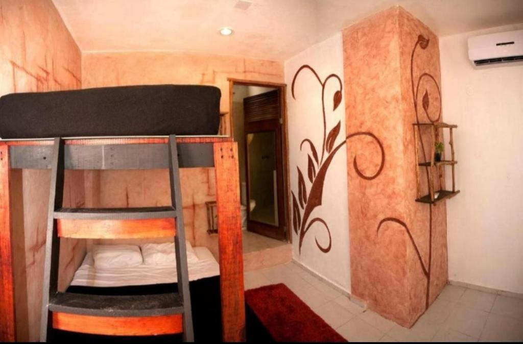The All Inclusive Hostel - Food, Drinks And Transportation To The Beach And Cenotes トゥルム エクステリア 写真