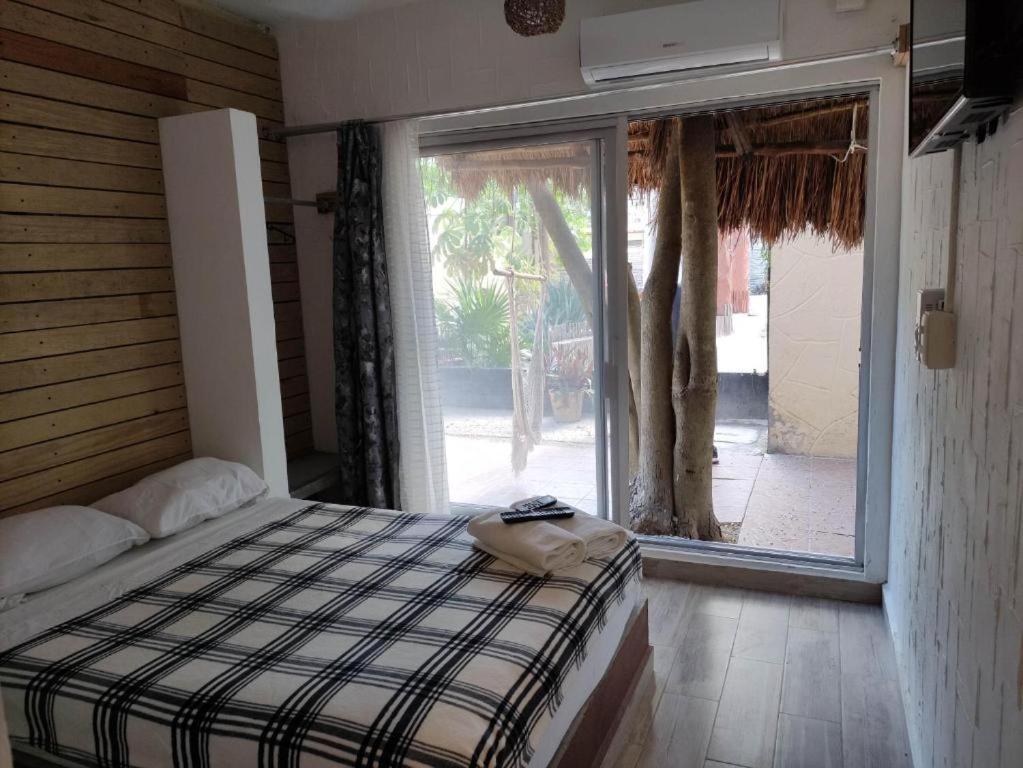 The All Inclusive Hostel - Food, Drinks And Transportation To The Beach And Cenotes トゥルム エクステリア 写真